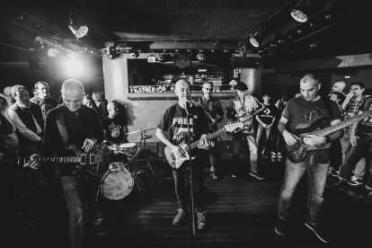 Imagen de la grabación del videoclip ‘El mundo del revés’, en la Sala Alklepios de Valladolid.