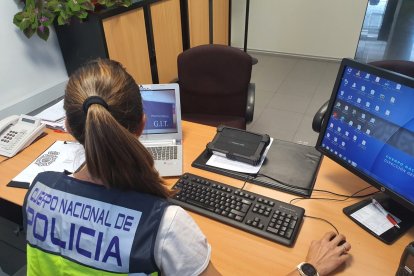 POLICÍA NACIONAL VALLADOLID. - Archivo