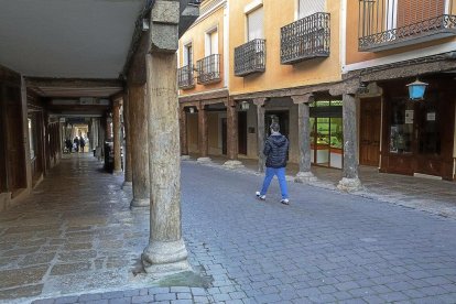 Una calle comercial de Medina de Rioseco, imagen de archivo