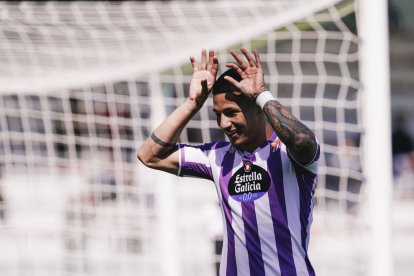 Marcos André celebra su gol al Amorebieta.