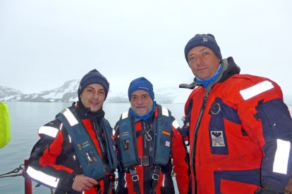 Thibauld Béjard, José Abel Flores y Andrés S. Rigual durante la expedición.