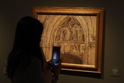 Al fondo, 'Puerta antigua del claustro de la Catedral de Burgos'