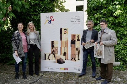 Charo Arconada, Irene Carvajal, Juan Herrero y Carmelo Irigoyen, esta mañana, en la Casa Zorrilla