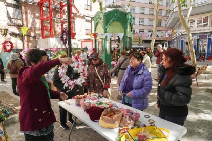 Fiesta inaugural del kiosko Atelier en la plaza del Caño Argales.