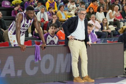 Paco García, cabizbajo en un partido.