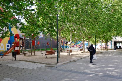 Nueva plaza dedicada al etnógrafo Joaquín Díaz en el barrio de Pajarillos. / EM