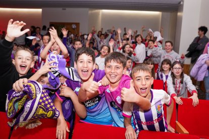 Escolares de Valladolid durante una de las visitas del Real Valladolid a los colegios.