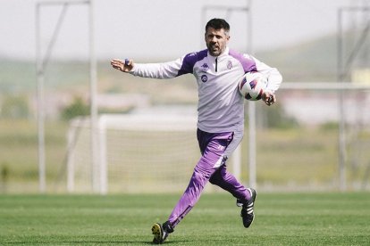 Pezzolano da instrucciones durante un entrenamiento.