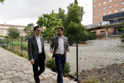 El secretario general del PSOE en Castilla y León, Luis Tudanca, y el portavoz del Grupo Municipal Socialista, Pedro Herrero, presentan iniciativas relacionadas con las obras del Hospital Clínico Universitario de Valladolid.