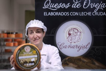 La familia Santos elabora quesos con leche cruda recién ordeñada.