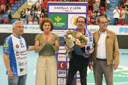 Despedida del entrenador Peñas y de la jugadora Teresa Álvarez en Huerta del Rey