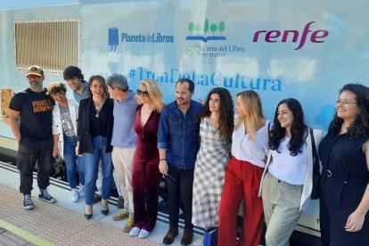 El segundo Tren de la Cultura de Renfe y sus 11 escritoras y escritores llegan a Valladolid