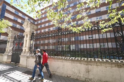 Exterior del colegio de huérfanos del ejército