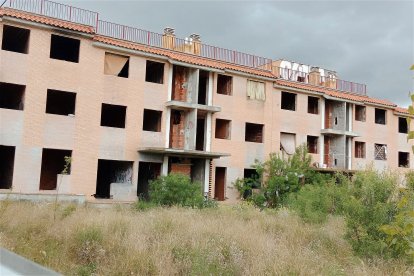 Bloque de 50 viviendas no acabadas en la parcela del antiguo restaurante Rancho Grande