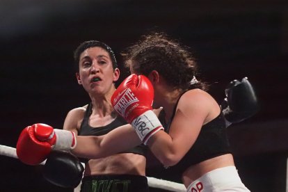 Isa Rivero, durante un combate por el título continental del peso mínimo.