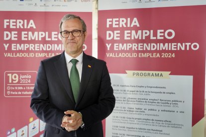 El consejero de Industria, Comercio y Empleo, Mariano Veganzones, asiste a la presentación de la Feria de Empleo y Emprendimiento 'Valladolid Emplea'