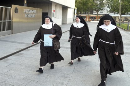 Varias de las clarisas de Belorado en los juzgados de Burgos en una imagen de archivo