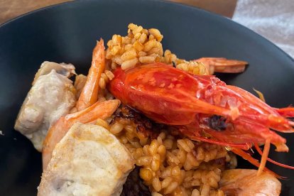 Arroz con bonito del norte y algún bicho con bigote