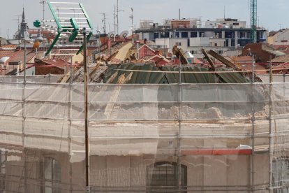 El destrozo en la cúpula de la iglesia de La Vera Cruz tras su desplome. J.M.LOSTAU