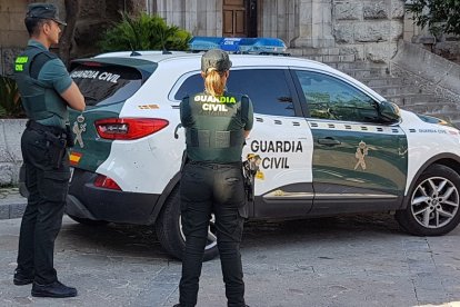 GUARDIA CIVIL - Archivo