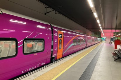 Tren Avlo de Renfe por la Variante de Pajares.