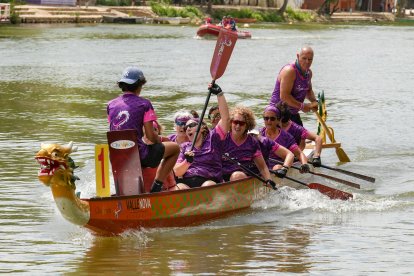 Primera regata nacional de 'Dragon Boat' en las Moreras con victoria de las Vallkirias