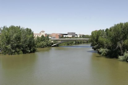 Río Pisuerga fotografiado desde el puente de Arturo Eyries