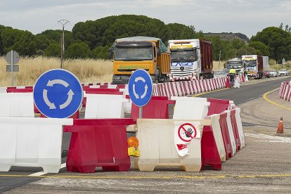 Obras de construcción de la rotonda en la N-122