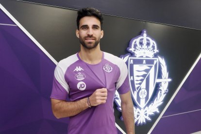 Presentación de Eray Cömert, cedido por el Valencia.