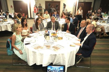 Invitados al foto de El Mundo: ‘El turismo de interior en Castilla y León como motor de emprendimiento y oportunidades’