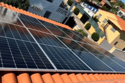 Placas solares en una zona residencial