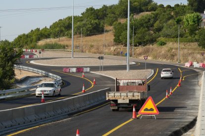 Obras de la nueva glorieta de acceso a la A-62 en la capital vallisoletana