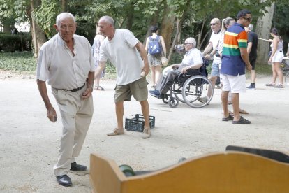 Jornada de juegos tradicionales por el Día de los Abuelos en el Campo Grande