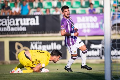 Monchu en su último partido como blanquivioleta, ante la Gimnástica Segoviana.