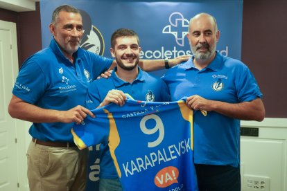 Recoletas Atlético Valladolid presenta al jugador Karapalevski