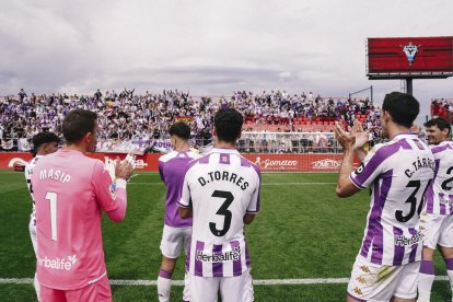 Jugadores del Real Valladolid agradecen el apoyo de la afición en Anduva