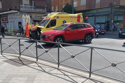 Estado en el que quedó la ambulancia tras el coque con una grúa en Don Sancho con Cervantes