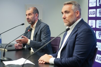 David Espinar (izquierda) y Jorge Santiago, durante la rueda de prensa común.