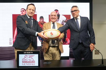 Juan Carlos Martín Hansen, Jesús Julio Carnero y Jorge Santiago en la presentación del partido entre España y Fiyi en Zorrilla.