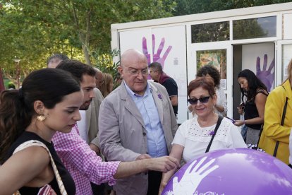 El alcalde de Valladolid, Jesús Julio Carnero, durante la presentación de los puntos violetas