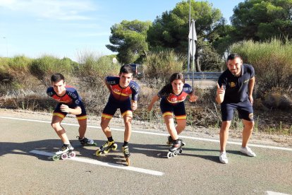 Los vallisoletanos Álvaro, Adrián, Adriana y Pablo López, antes de tomar parte en los World Skate Game.