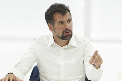 El secretario general del PSOECyL, Luis Tudanca, atiende a los medios tras presidir la reunión de la Comisión Ejecutiva Autonómica.