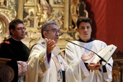 El arzobispo Luis Argüello en la misa en la catedral de la Virgen de San Lorenzo