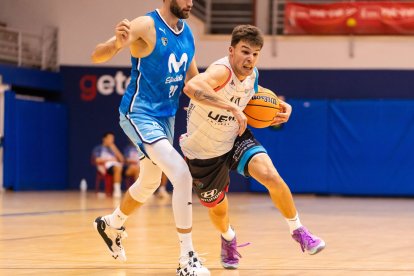 Nathan Hoover en el partido frente a Estudiantes