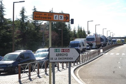 Atascos en la entrada de Arroyo desde la A-62.