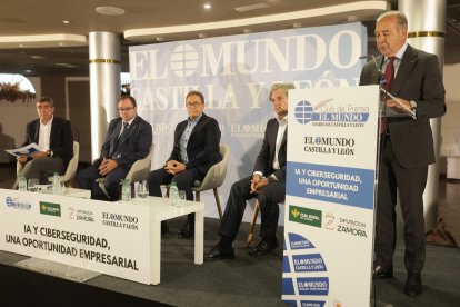 El director general de Caja Rural Zamora, Cipriano García, presenta el foroICAL