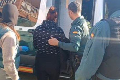 Momento de la detención de la acusada que permaneció cuatro meses en fuga.