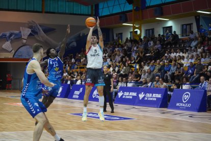 Un momento del Zamora-UEMC Real Valladolid Baloncesto.