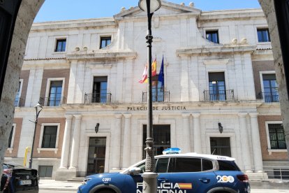 La Audiencia de Valladolid ha decretado la absolución del acusado por agresión sexual a su nieta a y a una amiga de ésta.