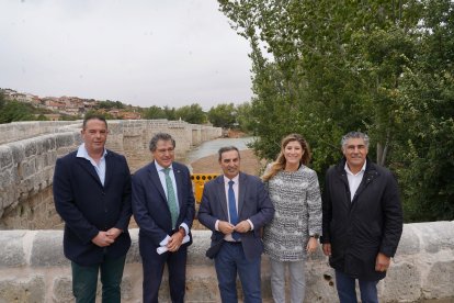 Imagen de las obras que se ejecutan en el puente medieval de Simancas